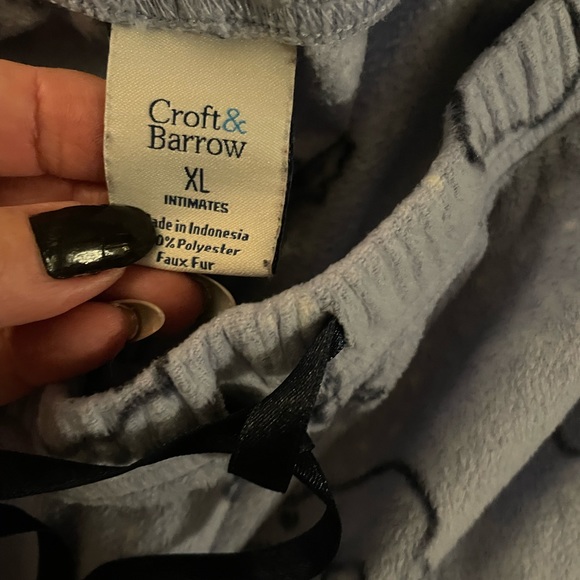 Woman - Picture 1 of 8